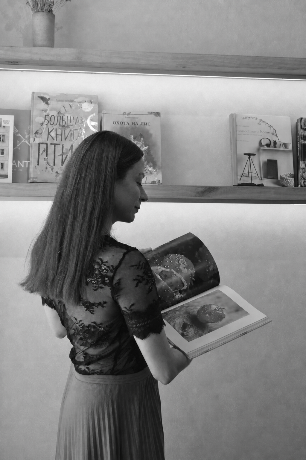 Юлия Титова с книгой